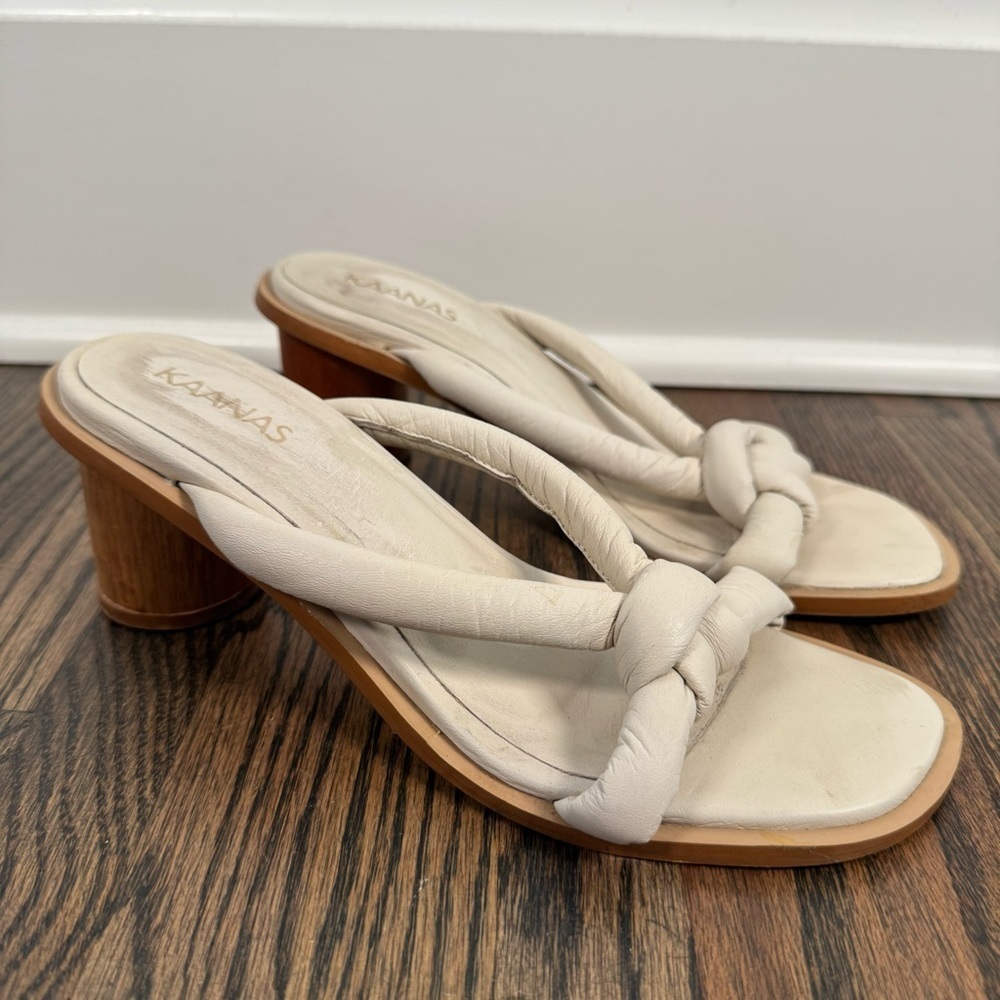 Kaanas ivory leather heeled sandals size 7